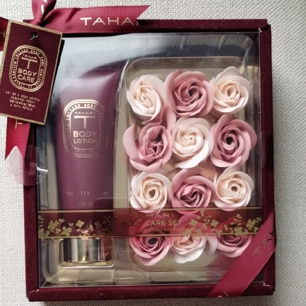 Tahari Rose and Cream Body Care Set